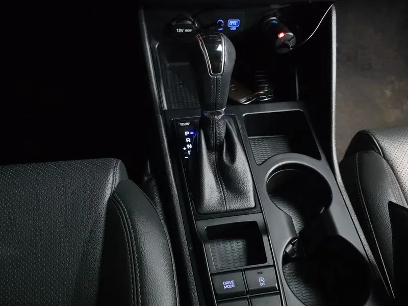 Hyundai Tucson 2.0 CRDi, снимка 9 - Автомобили и джипове - 54258417