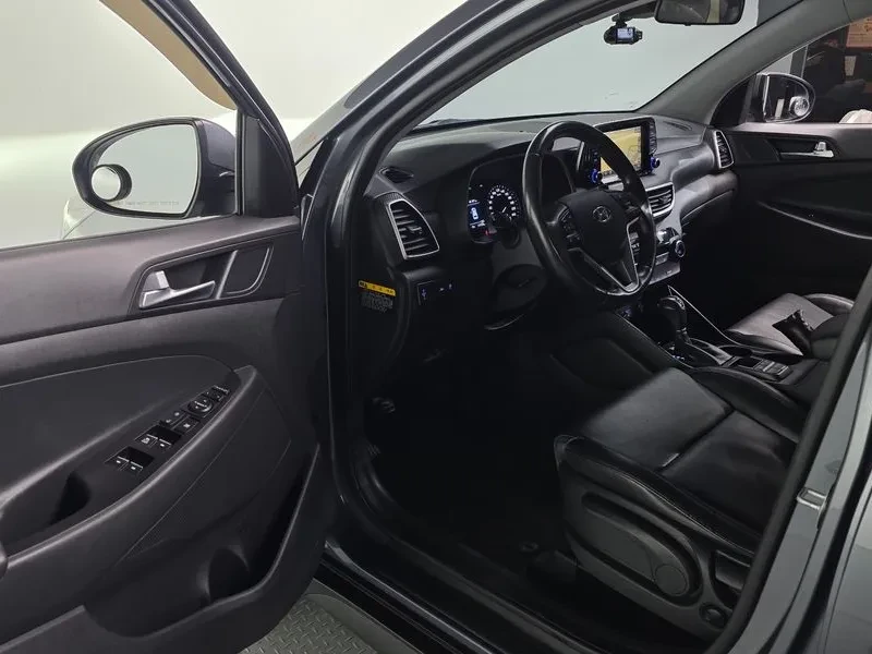 Hyundai Tucson 2.0 CRDi, снимка 11 - Автомобили и джипове - 54258417