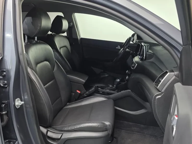 Hyundai Tucson 2.0 CRDi, снимка 10 - Автомобили и джипове - 54258417