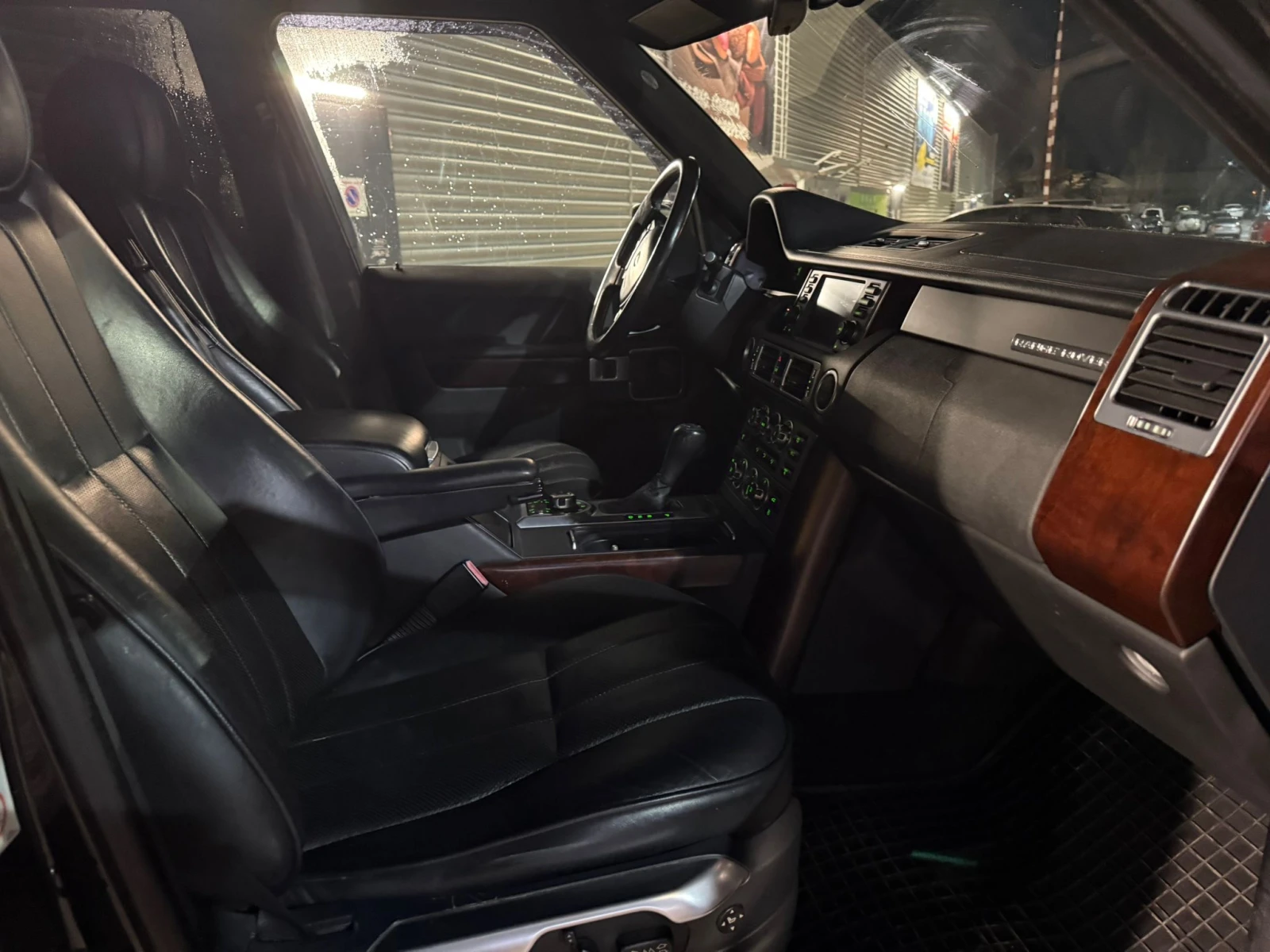 Land Rover Range rover 4.4* LPG* СЕРВИЗ* КАМЕРА* , снимка 11 - Автомобили и джипове - 53879739