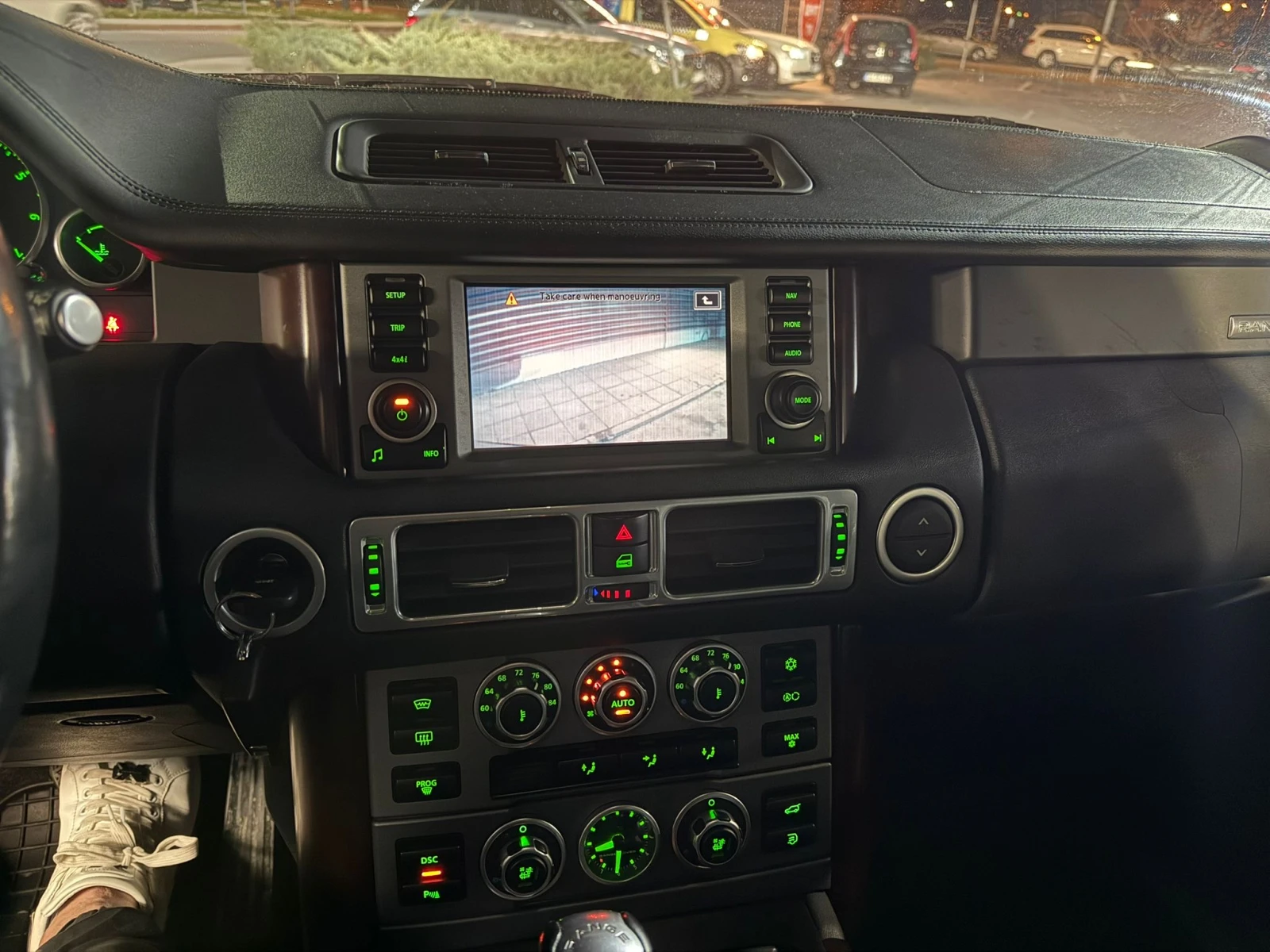 Land Rover Range rover 4.4* LPG* СЕРВИЗ* КАМЕРА* , снимка 12 - Автомобили и джипове - 53879739