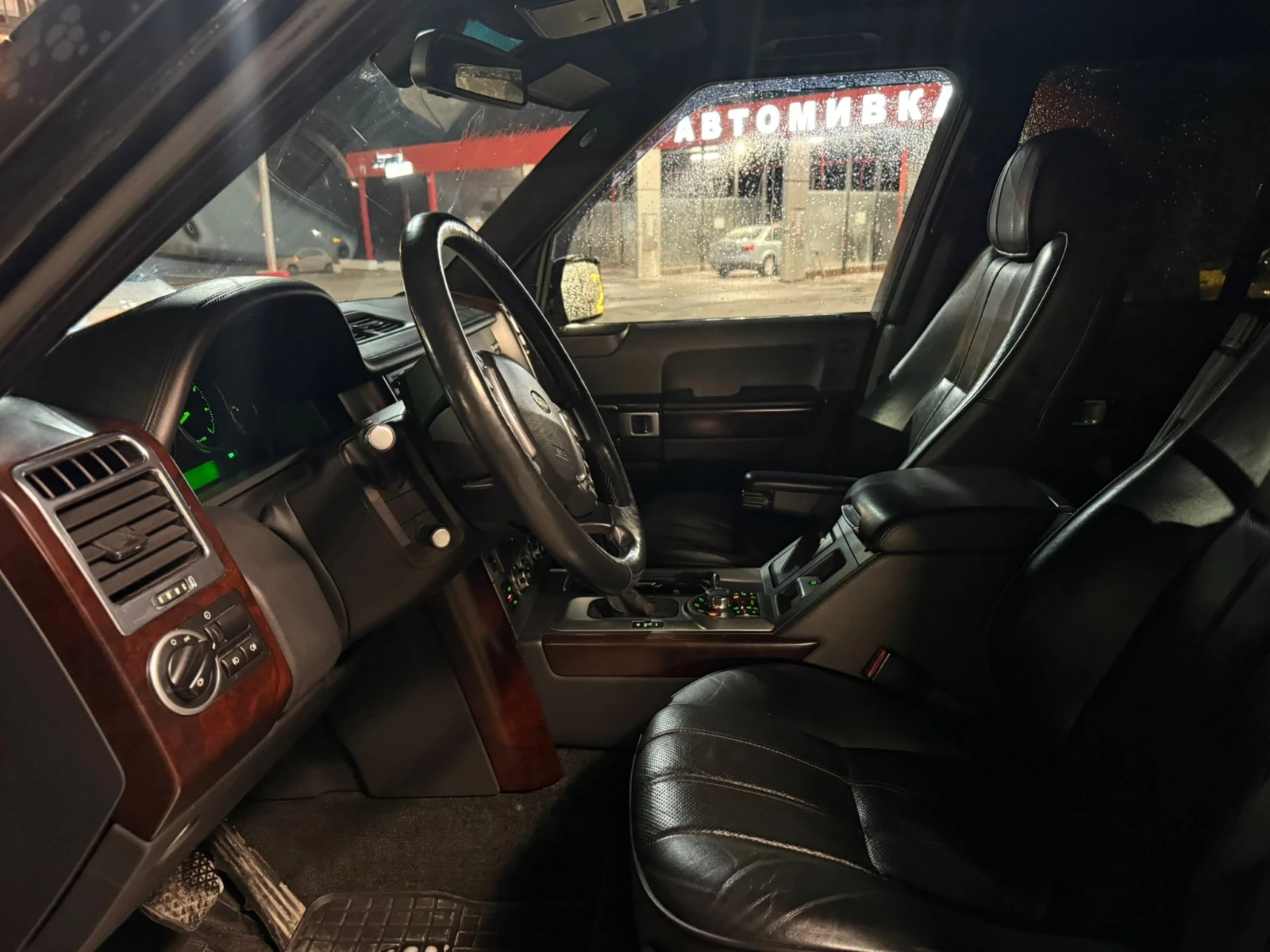 Land Rover Range rover 4.4* LPG* СЕРВИЗ* КАМЕРА* , снимка 8 - Автомобили и джипове - 53879739