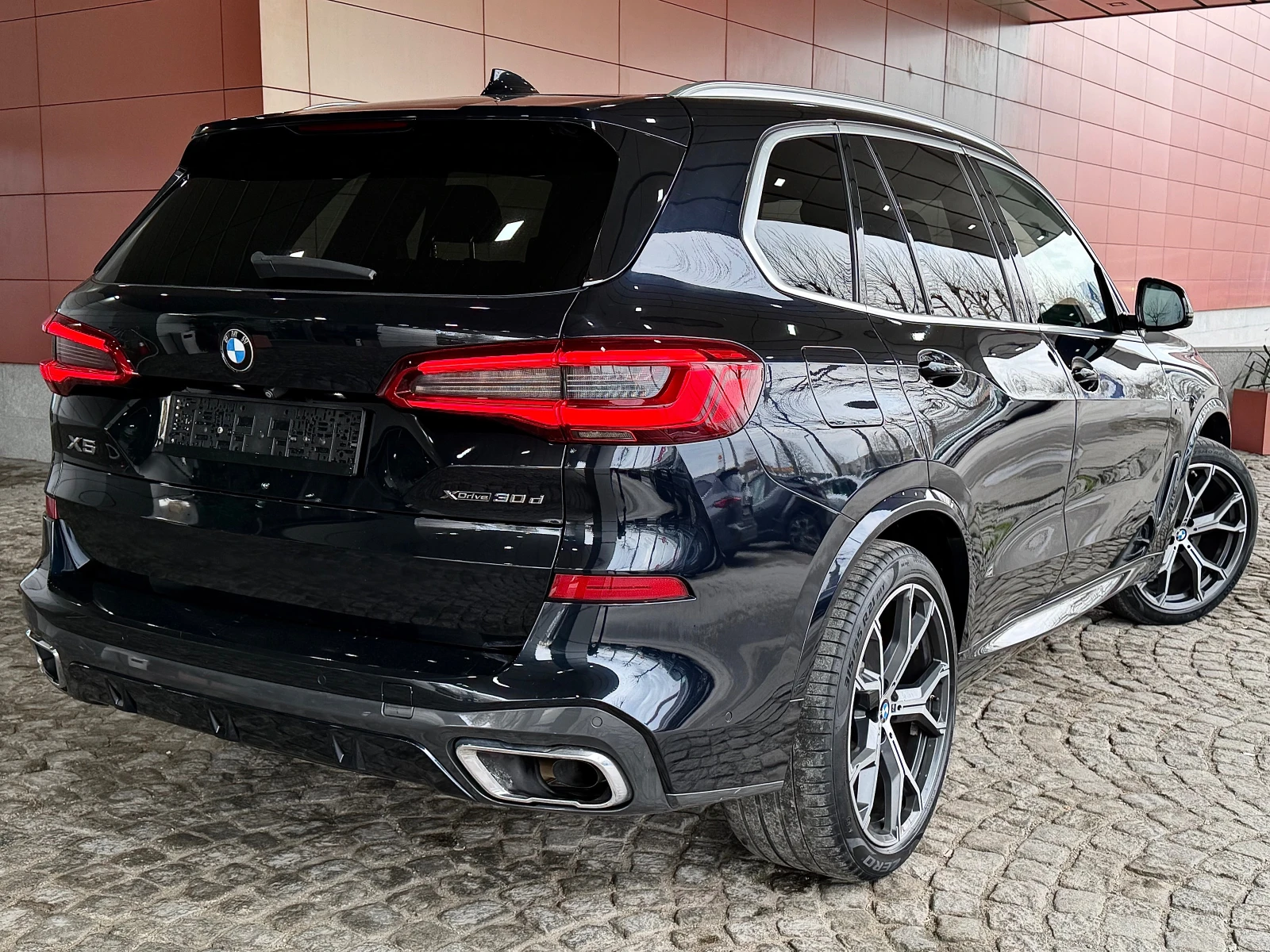 BMW X5 30d M-PAKET #Swarowski#DISTR#PODGREV#harman#BlindS, снимка 2 - Автомобили и джипове - 54070821