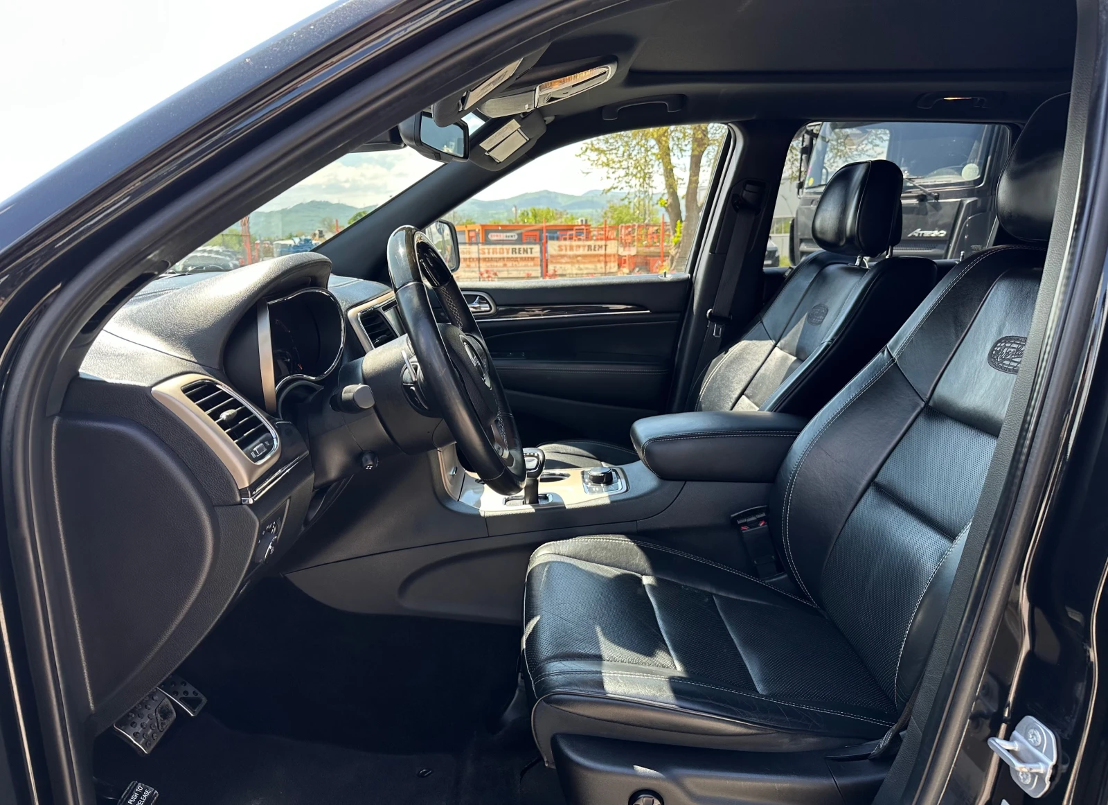 Jeep Grand cherokee 3.0CRD-OVERLAND-4X4-FULL, снимка 9 - Автомобили и джипове - 54392875