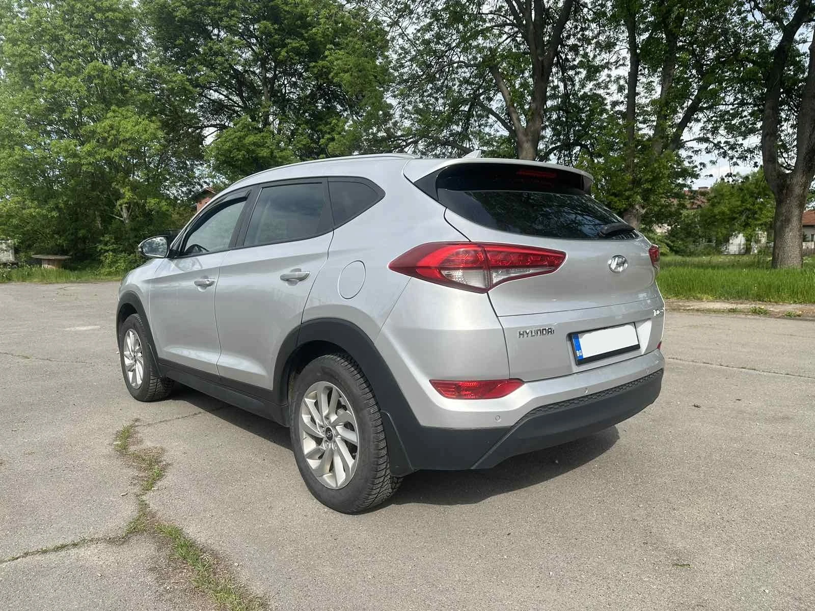 Hyundai Tucson 1.6i, снимка 4 - Автомобили и джипове - 54703368