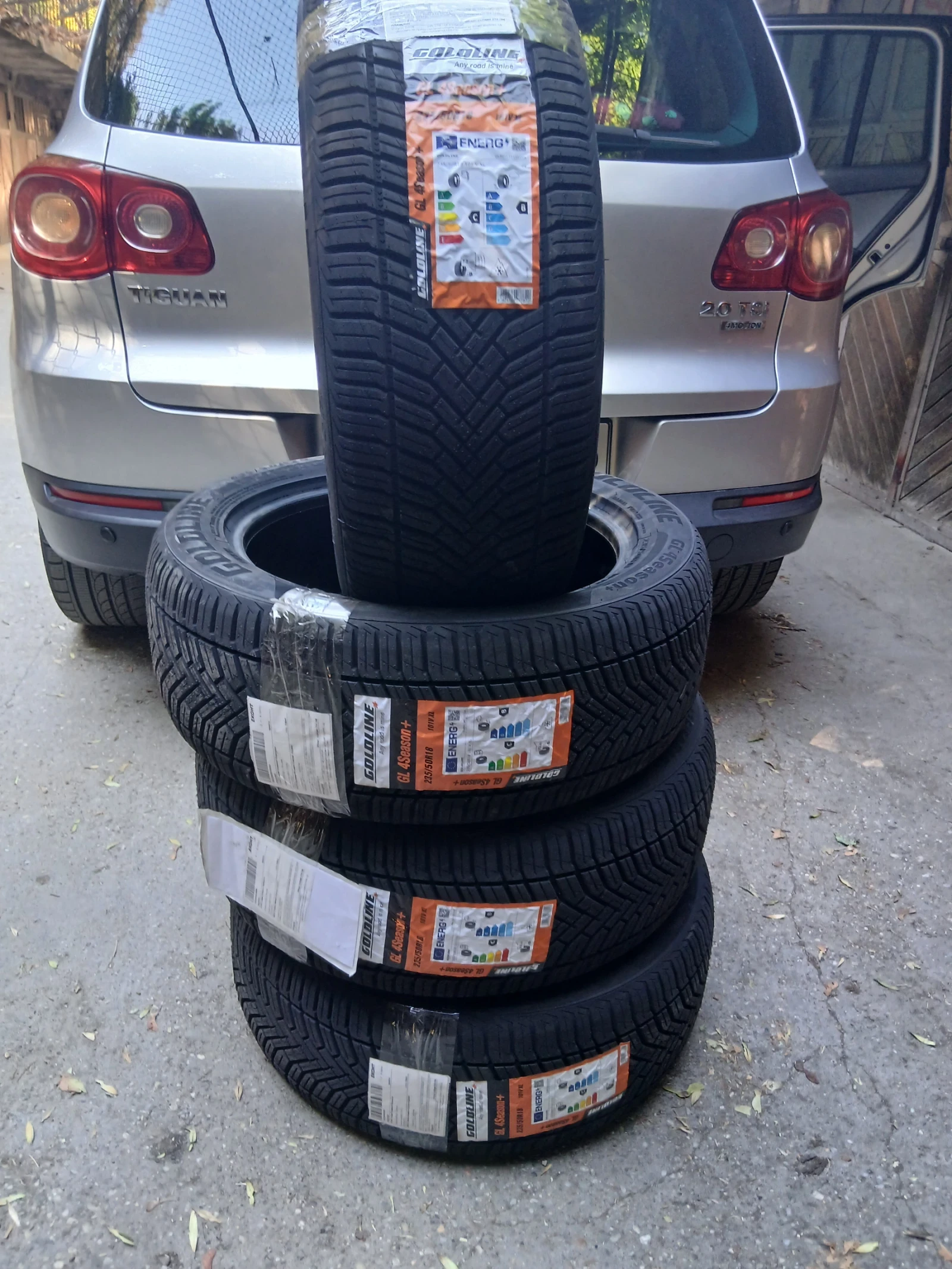 VW Tiguan 2.0 Tsi, снимка 15 - Автомобили и джипове - 55980449