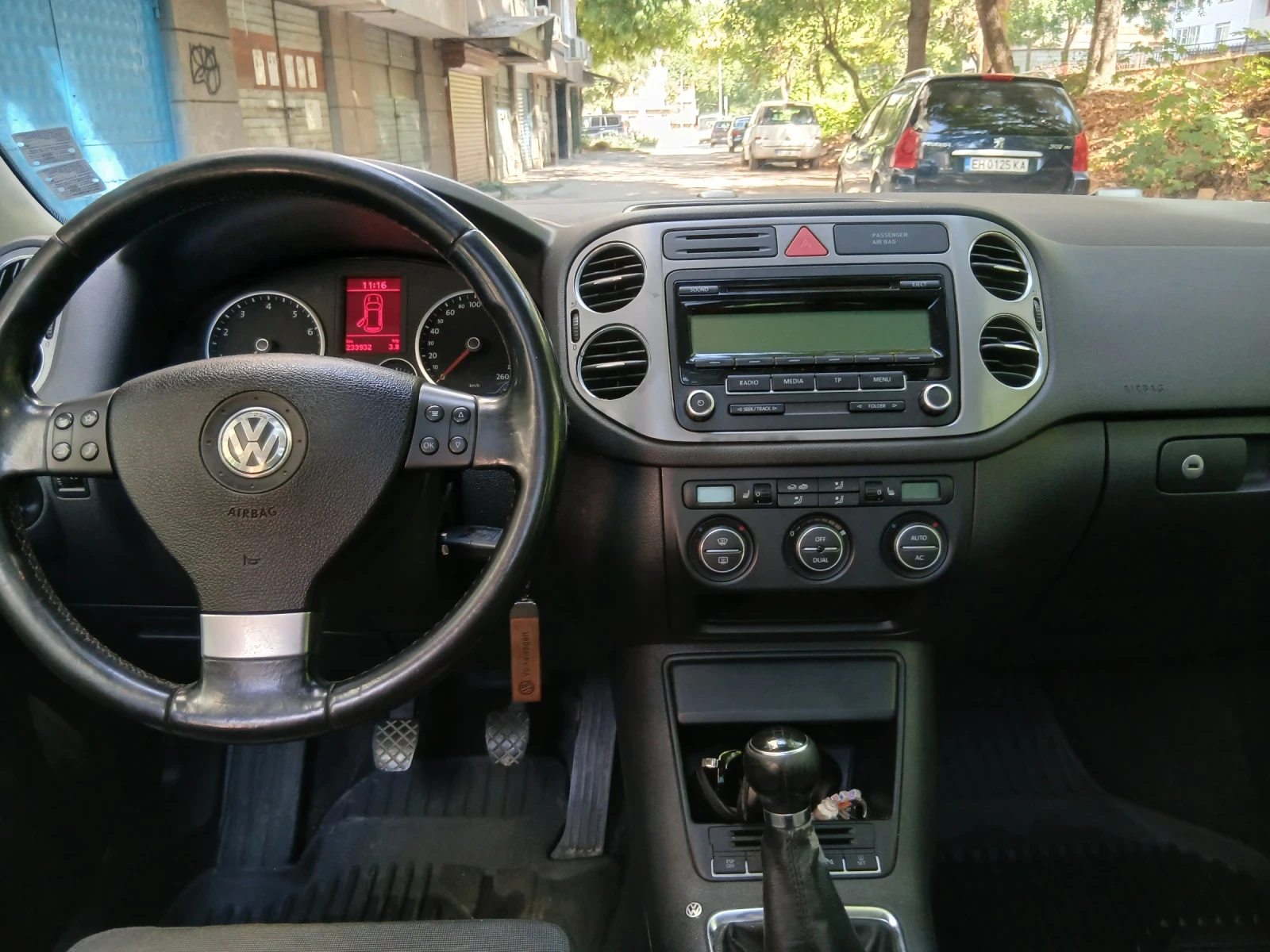 VW Tiguan 2.0 Tsi, снимка 9 - Автомобили и джипове - 55980449