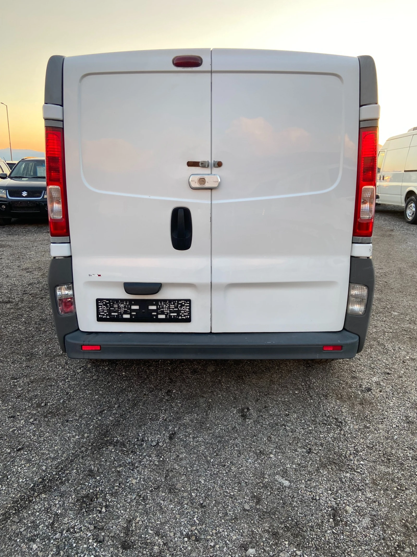 Renault Trafic 2.0 DCI 115 HP ИТАЛИЯ - изображение 6