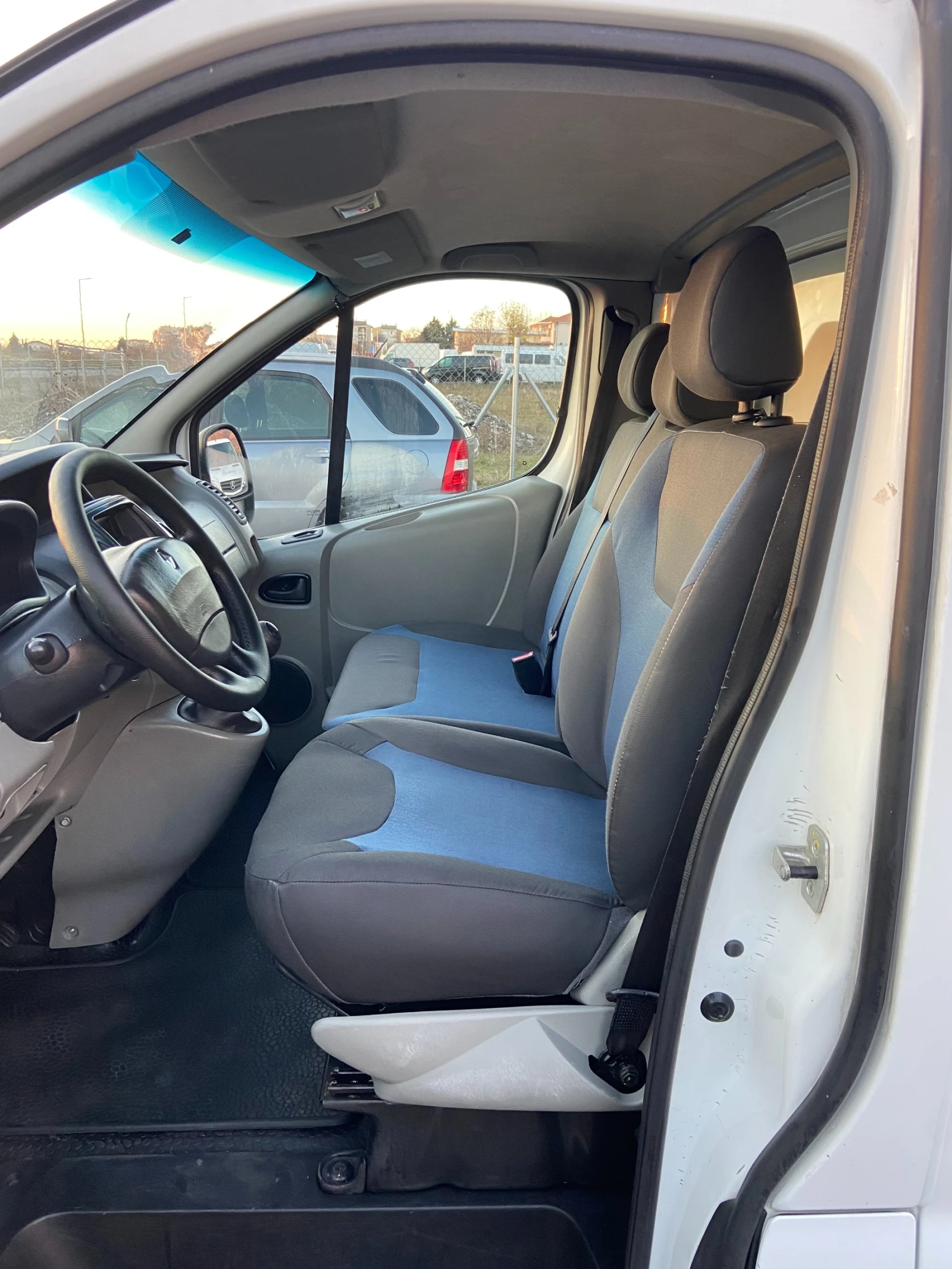 Renault Trafic 2.0 DCI 115 HP ИТАЛИЯ - изображение 10