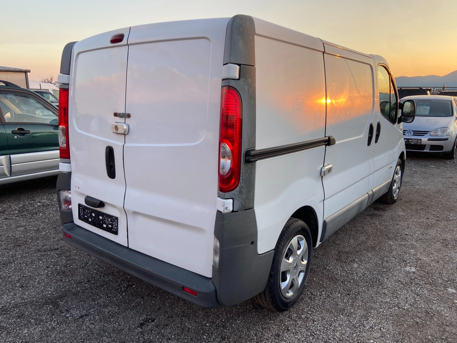 Renault Trafic 2.0 DCI 115 HP ИТАЛИЯ - изображение 7