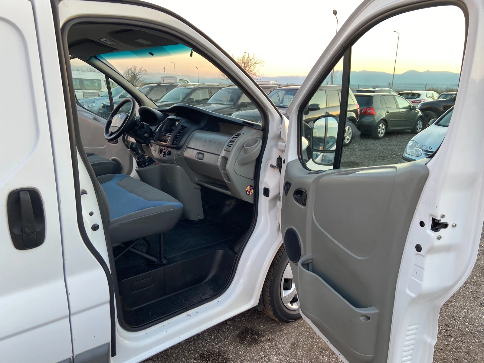 Renault Trafic 2.0 DCI 115 HP ������ | Mobile.bg � ����������� 12