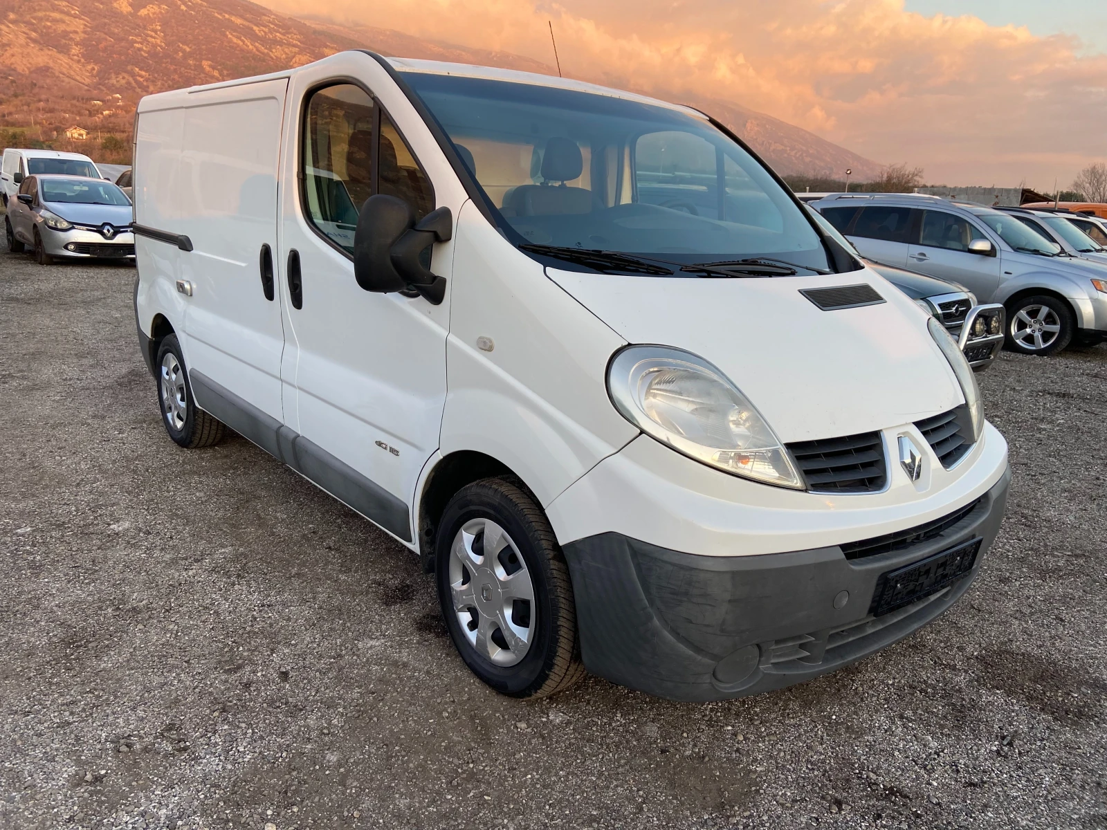 Renault Trafic 2.0 DCI 115 HP ИТАЛИЯ - изображение 3