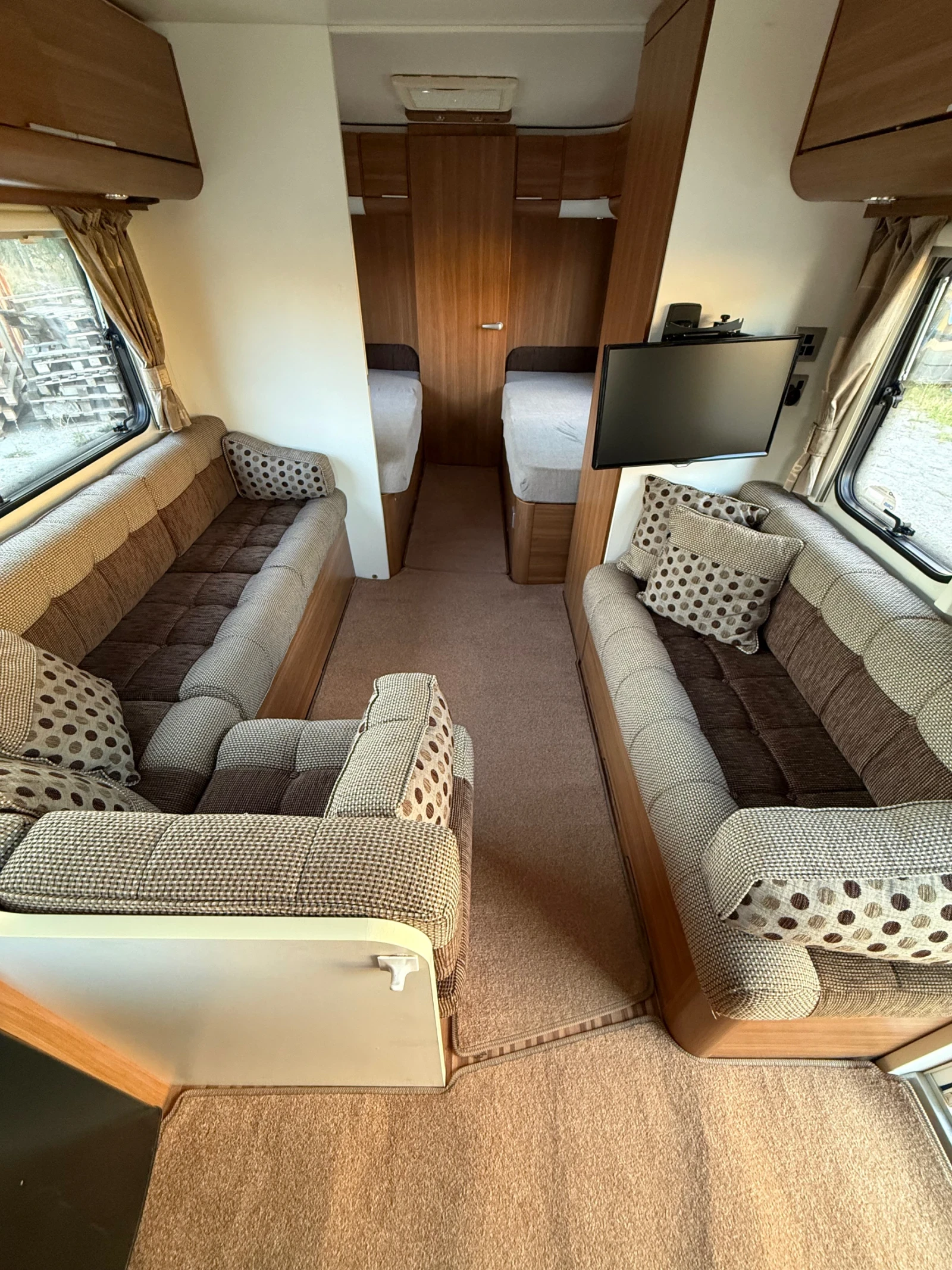 Каравана Adria Астела, снимка 10 - Каравани и кемпери - 56382091