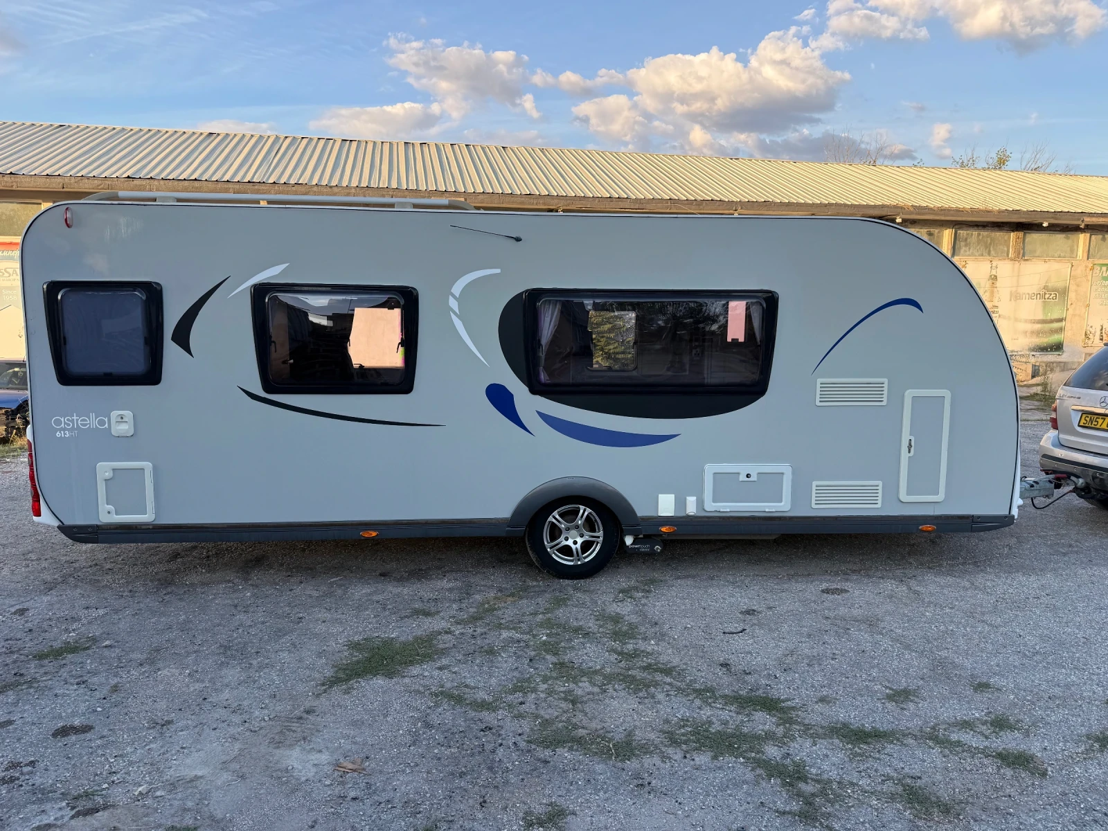 Каравана Adria Астела, снимка 4 - Каравани и кемпери - 56382091