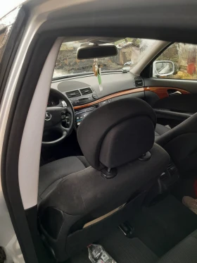 Mercedes-Benz E 220, снимка 13