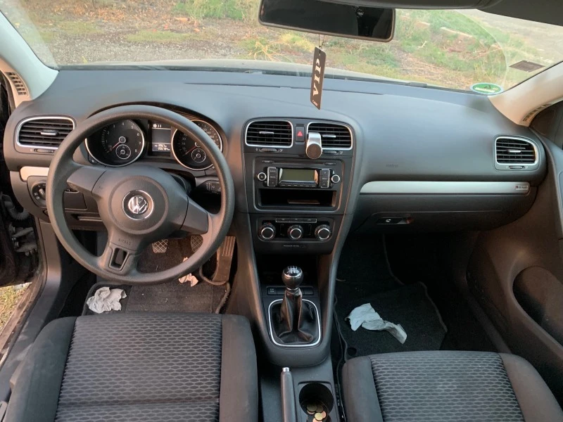 VW Golf 1.6I, снимка 4 - Автомобили и джипове - 42273341