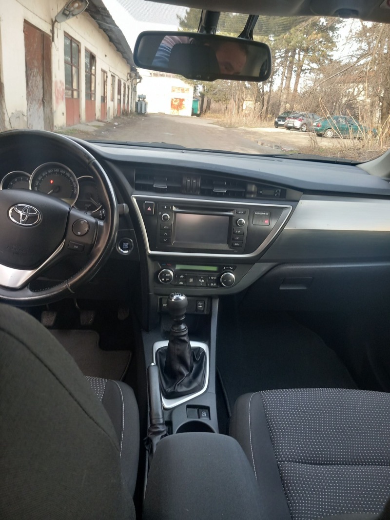 Toyota Auris 1.4 д4д, снимка 10 - Автомобили и джипове - 45682932