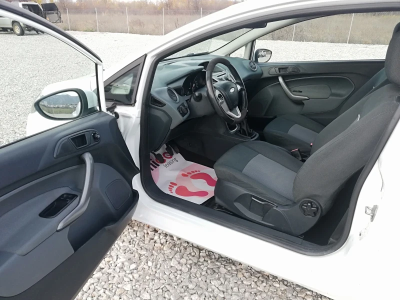 Ford Fiesta 1.4i klima gaz, снимка 9 - Автомобили и джипове - 48040700