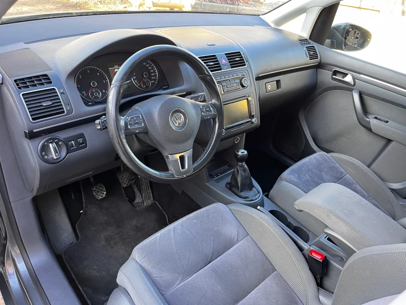 VW Touran 2.0 TDI 6+ 1, снимка 9 - Автомобили и джипове - 48816759