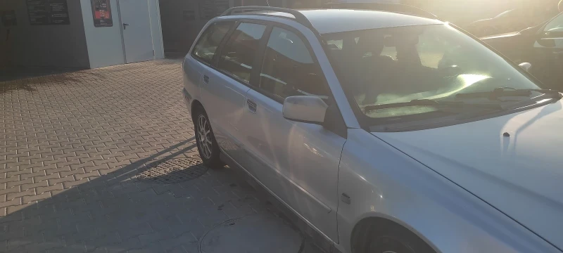 Volvo V40, снимка 3 - Автомобили и джипове - 52837156