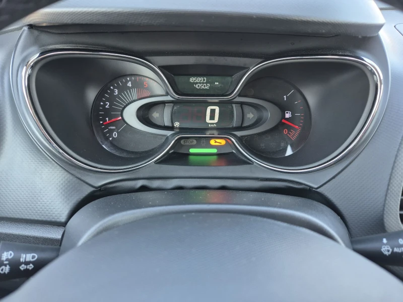 Renault Captur, снимка 14 - Автомобили и джипове - 52458333