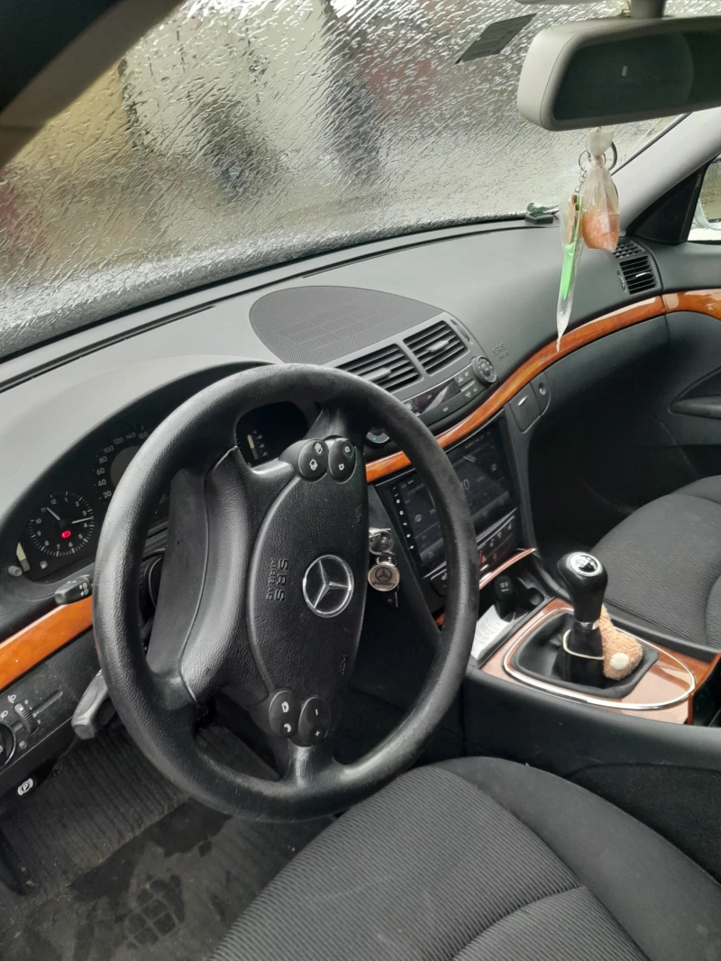 Mercedes-Benz E 220, снимка 10 - Автомобили и джипове - 52670341