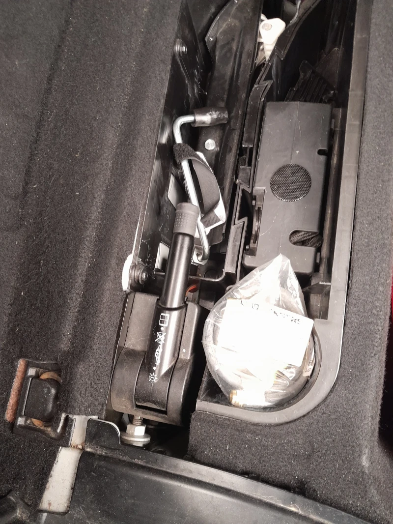 Mercedes-Benz E 220, снимка 9 - Автомобили и джипове - 52670341