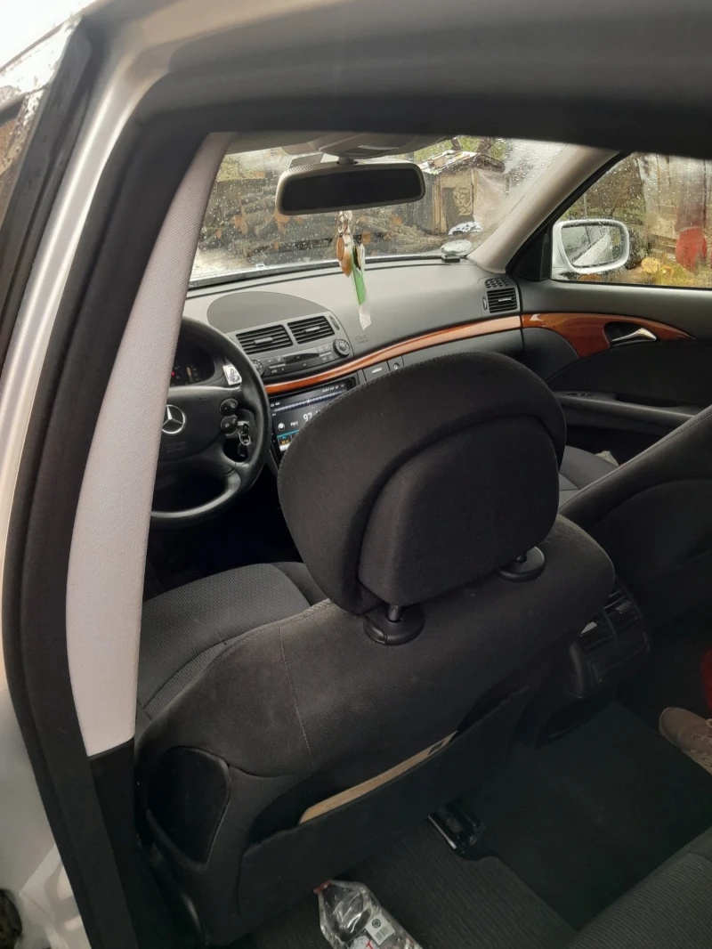 Mercedes-Benz E 220, снимка 13 - Автомобили и джипове - 52670341