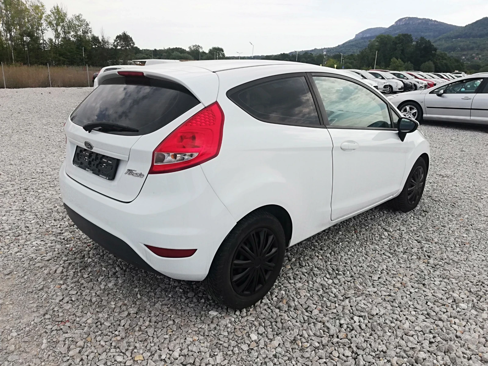 Ford Fiesta 1.4i klima gaz - изображение 6