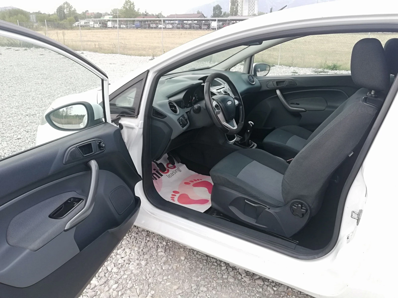 Ford Fiesta 1.4i klima gaz - изображение 9