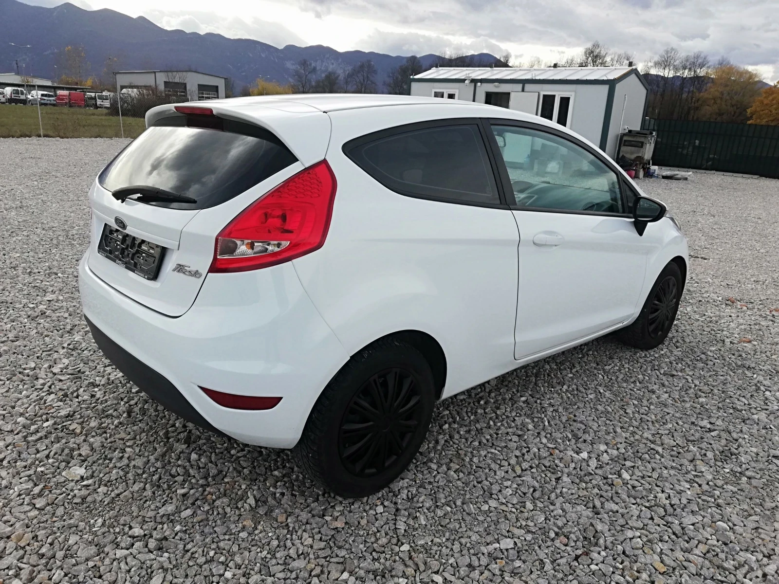 Ford Fiesta 1.4i klima gaz - изображение 6