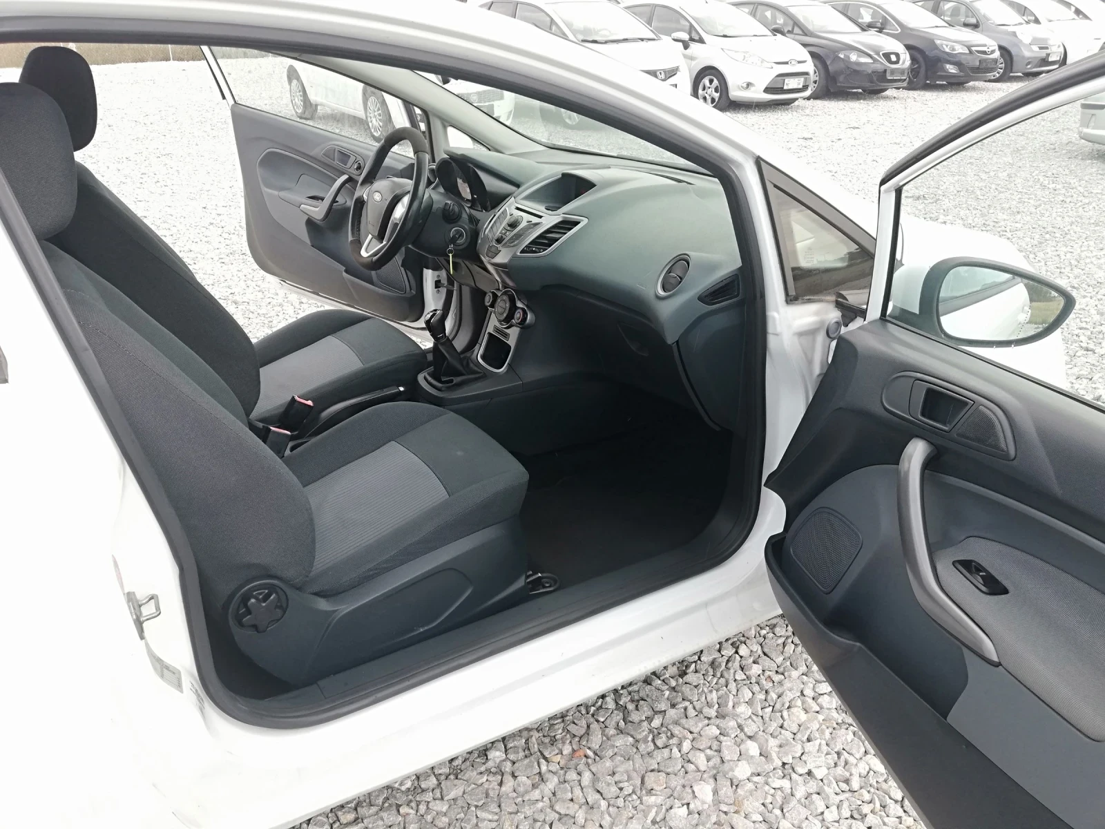 Ford Fiesta 1.4i klima gaz - изображение 10