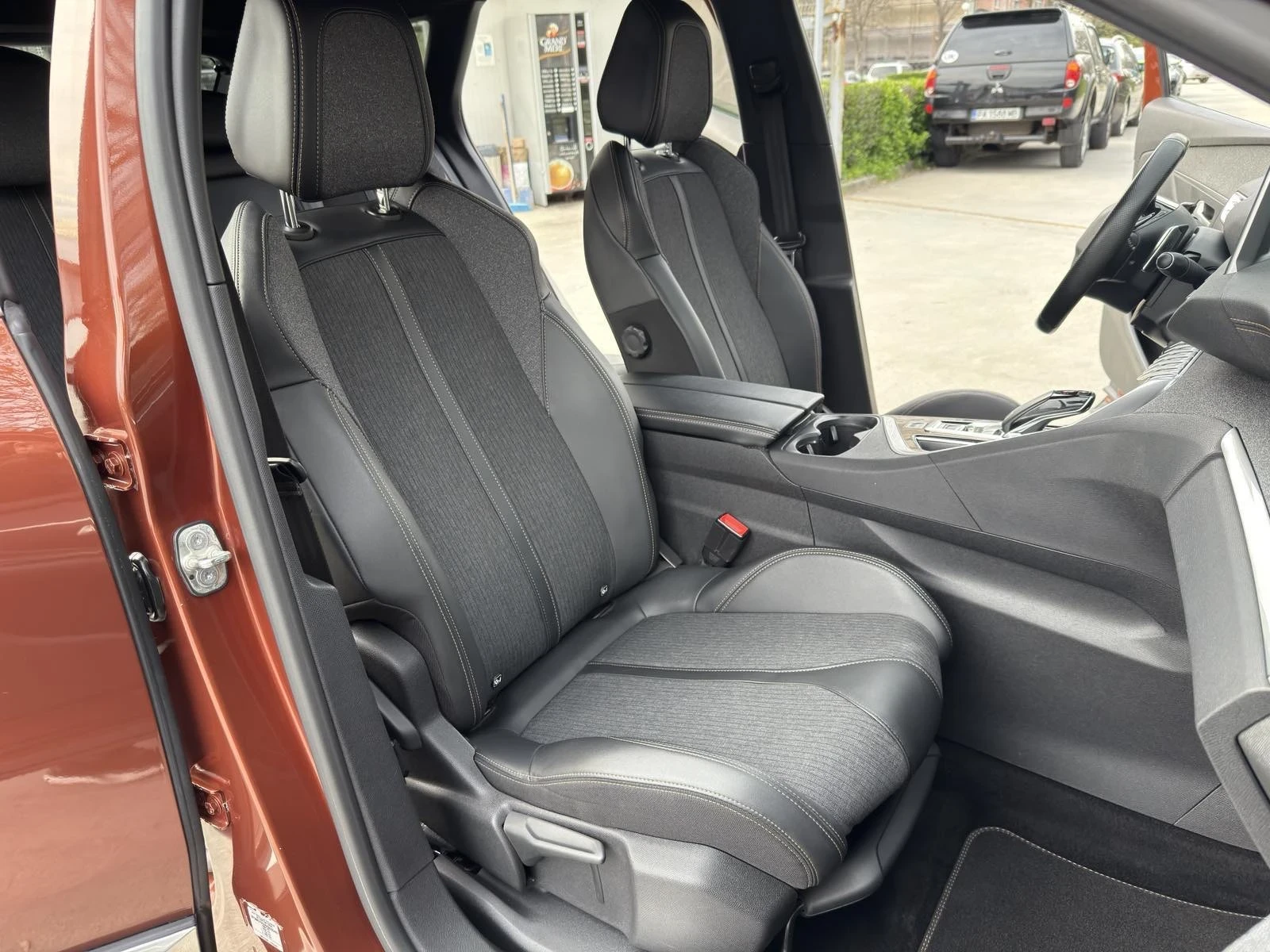 Peugeot 3008 1.5 Blue-HDI GT Line - изображение 9