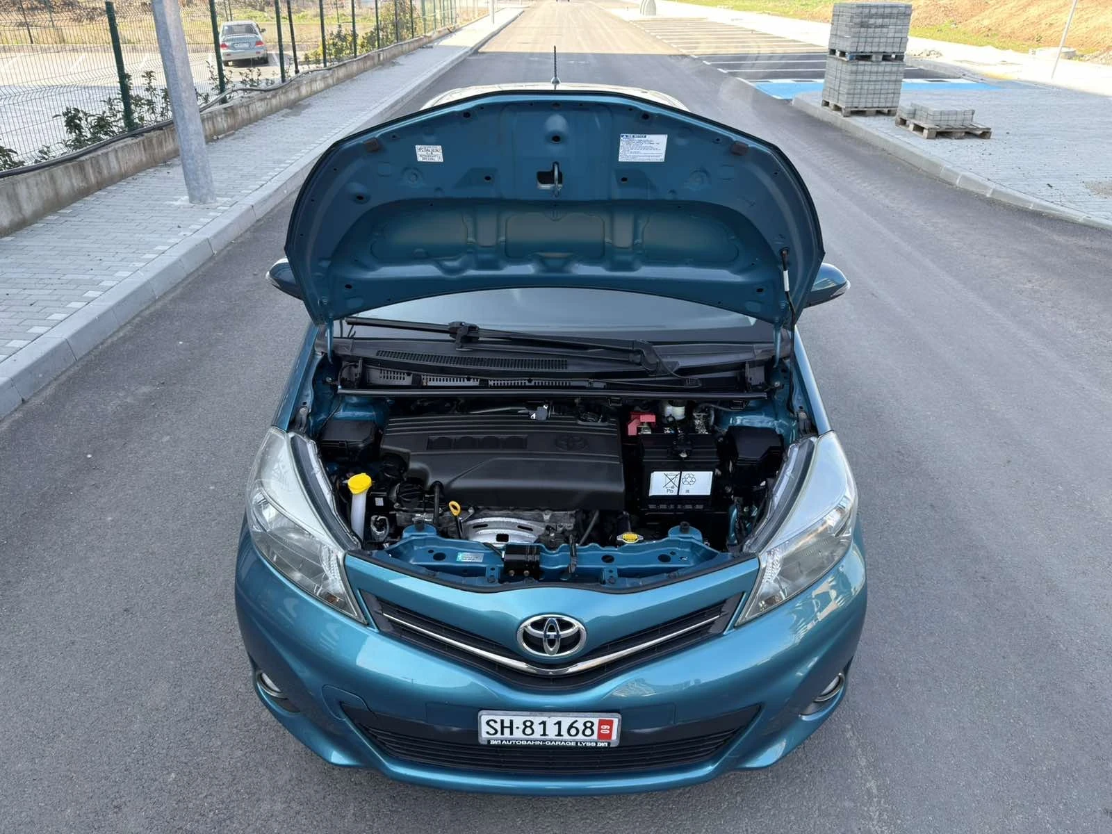 Toyota Yaris 1.3 VVT-i, снимка 4 - Автомобили и джипове - 53978796