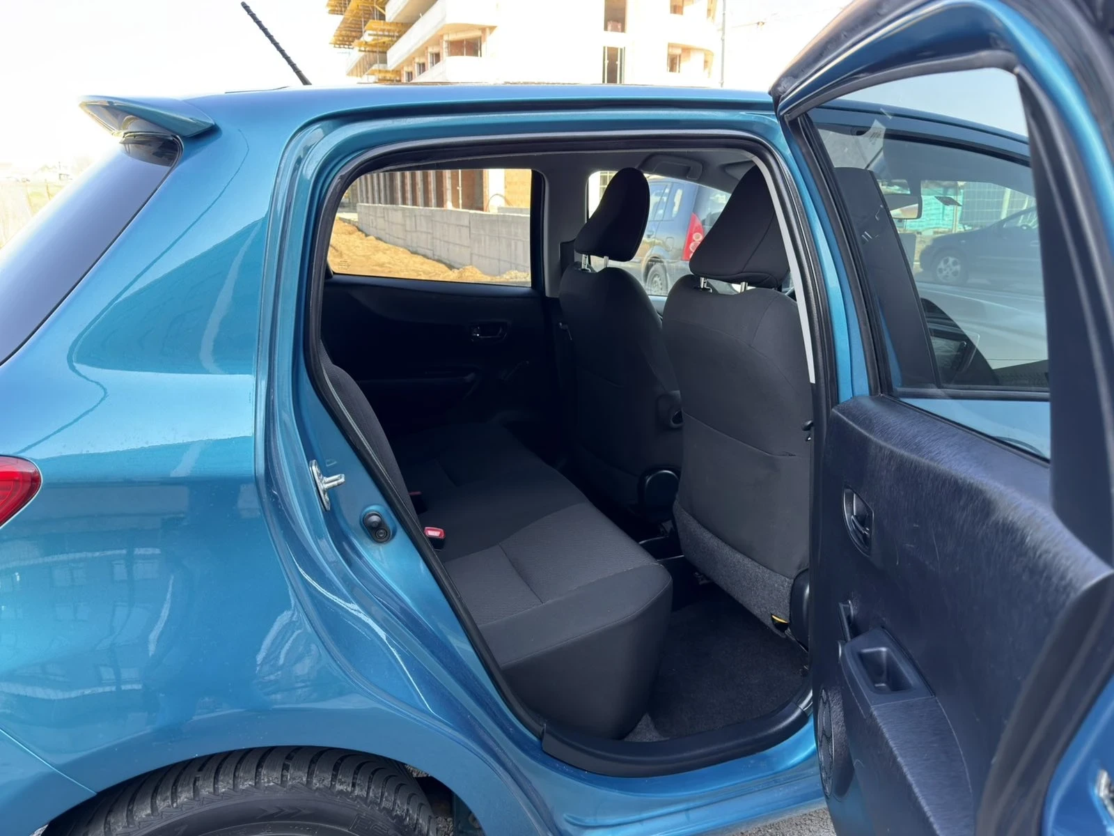 Toyota Yaris 1.3 VVT-i, снимка 15 - Автомобили и джипове - 53978796