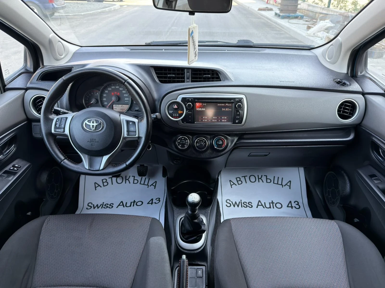 Toyota Yaris 1.3 VVT-i, снимка 10 - Автомобили и джипове - 53978796