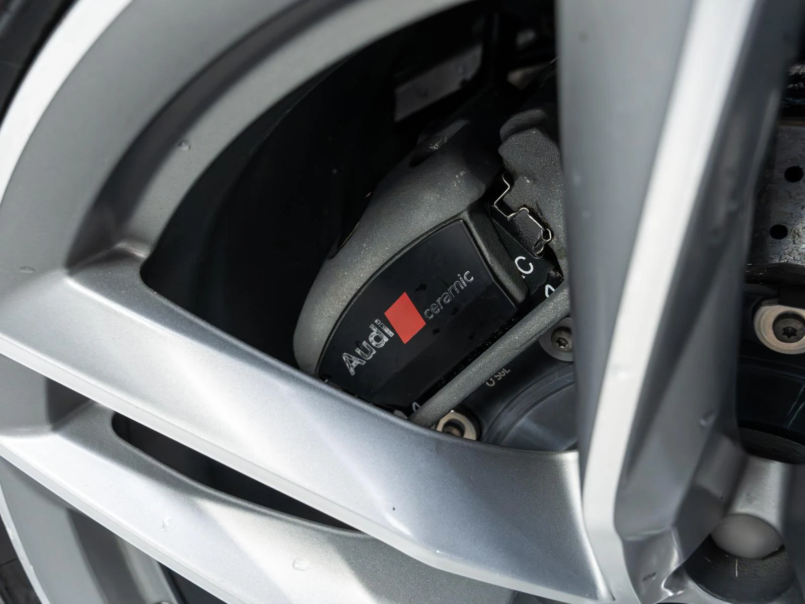 Audi Rs6 AVANT* QUATTRO* BOSE* CERAMIC* ОБДУХВ* NAVI* MEMOR, снимка 13 - Автомобили и джипове - 53985938