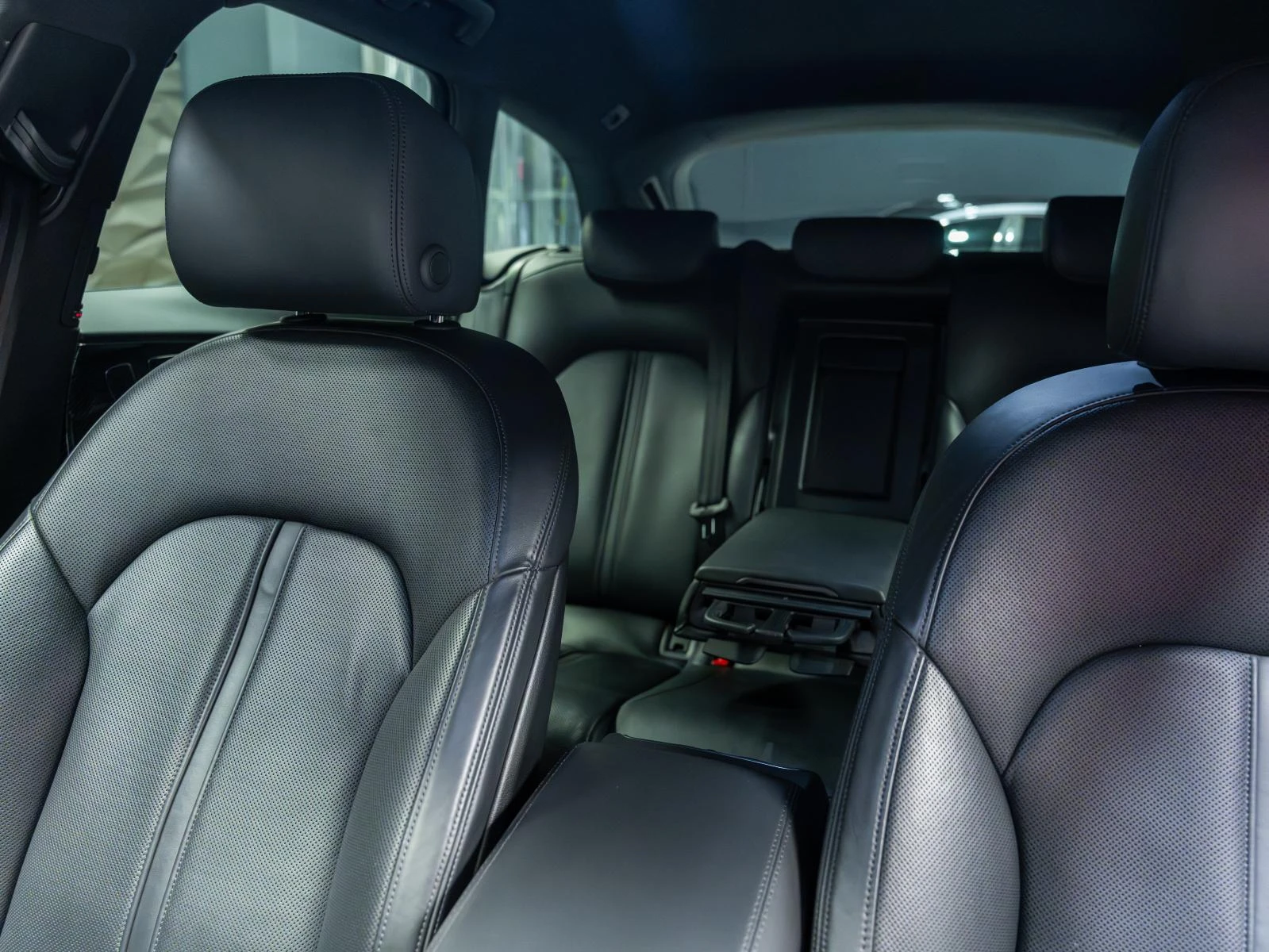 Audi Rs6 AVANT* QUATTRO* BOSE* CERAMIC* ОБДУХВ* NAVI* MEMOR, снимка 5 - Автомобили и джипове - 53985938