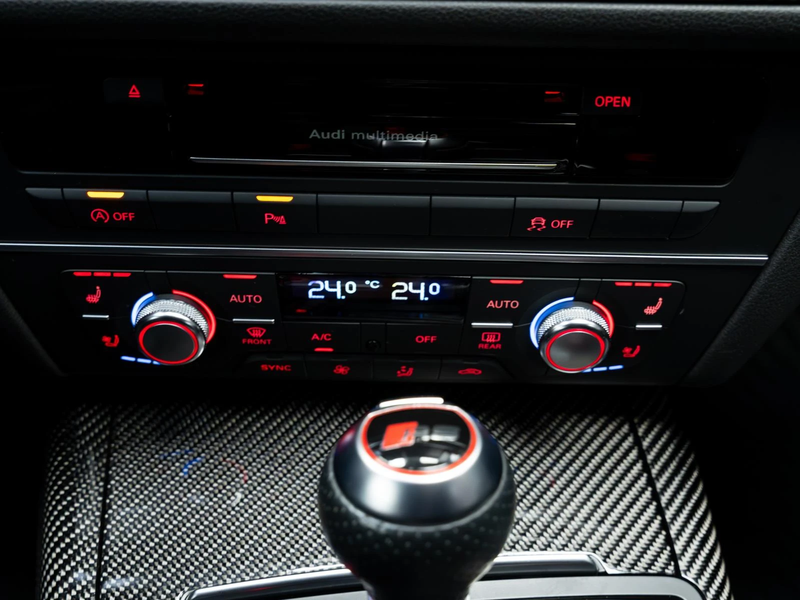 Audi Rs6 AVANT* QUATTRO* BOSE* CERAMIC* ОБДУХВ* NAVI* MEMOR, снимка 11 - Автомобили и джипове - 53985938