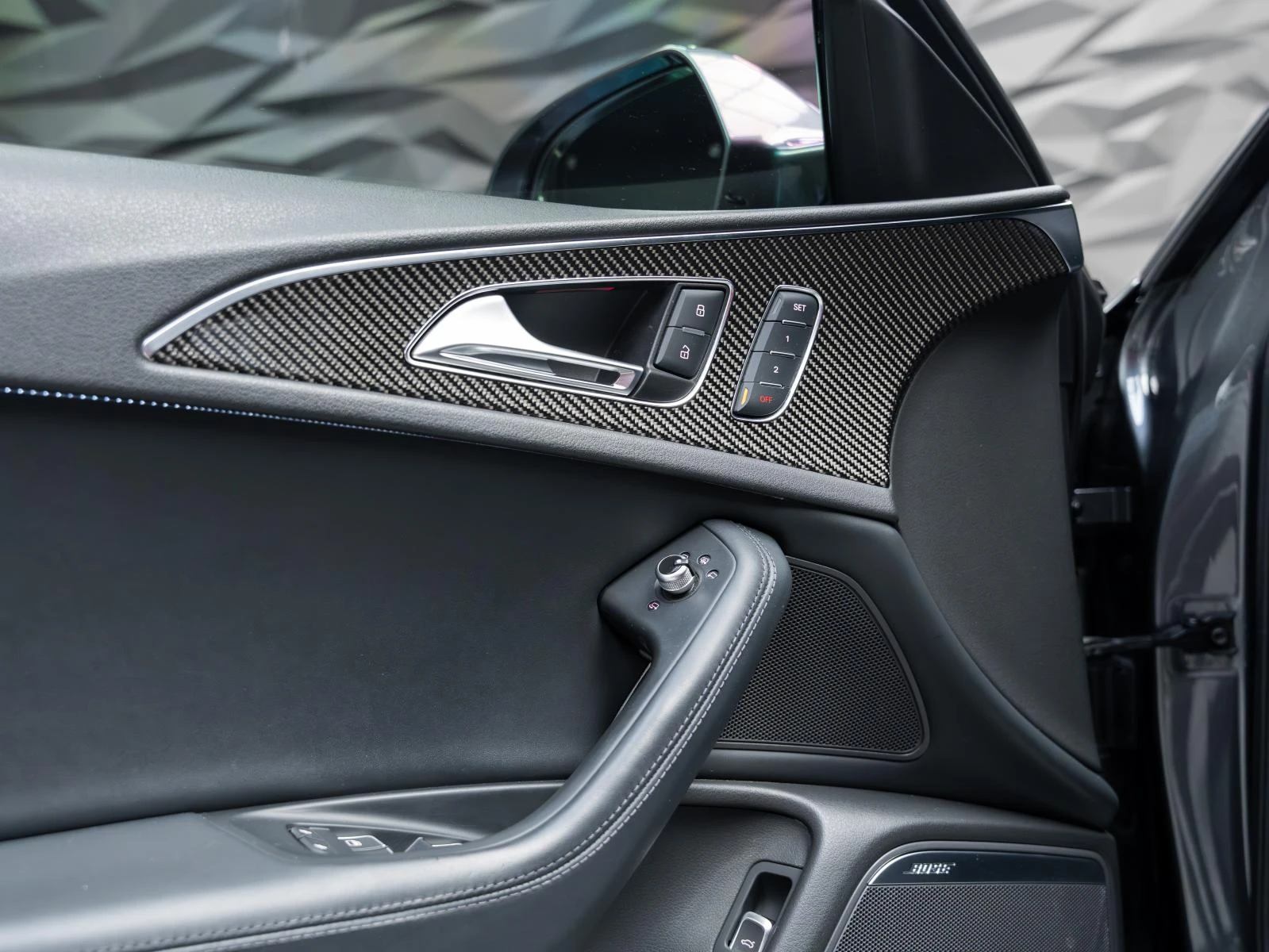 Audi Rs6 AVANT* QUATTRO* BOSE* CERAMIC* ОБДУХВ* NAVI* MEMOR, снимка 16 - Автомобили и джипове - 53985938