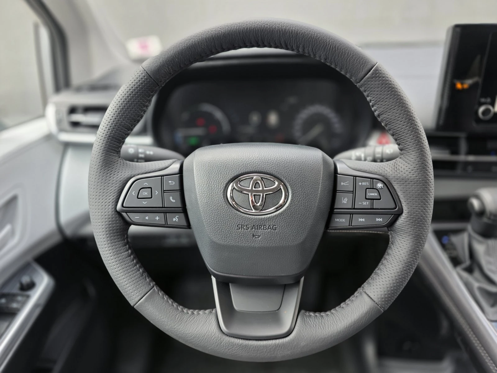 Toyota Sienna 2.5L LE HYBRID AWD, снимка 13 - Автомобили и джипове - 54079061