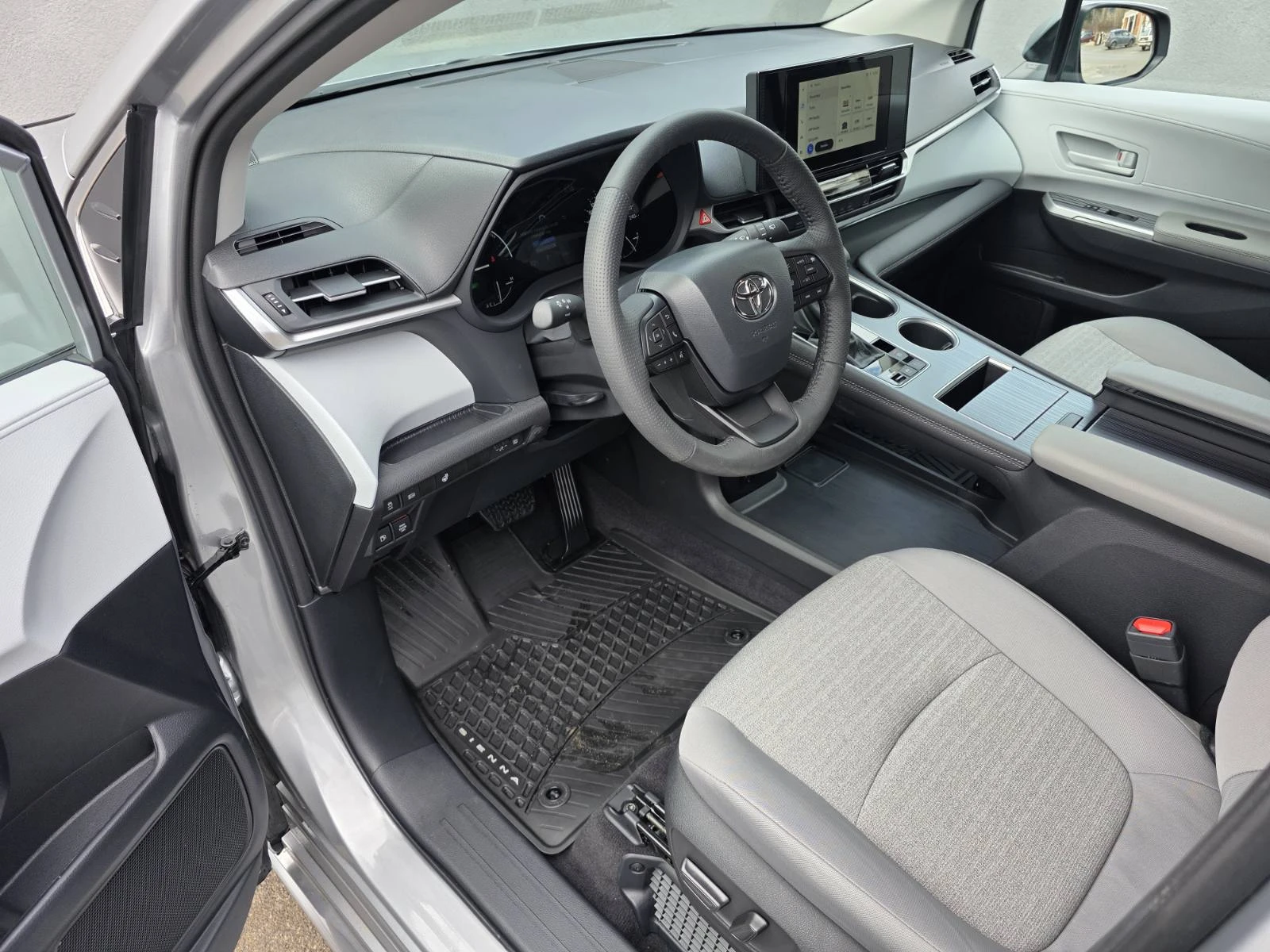 Toyota Sienna 2.5L LE HYBRID AWD, снимка 10 - Автомобили и джипове - 54079061