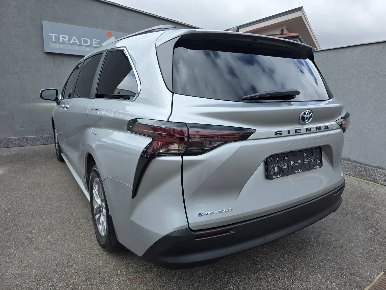 Toyota Sienna 2.5L LE HYBRID AWD, снимка 6 - Автомобили и джипове - 54079061