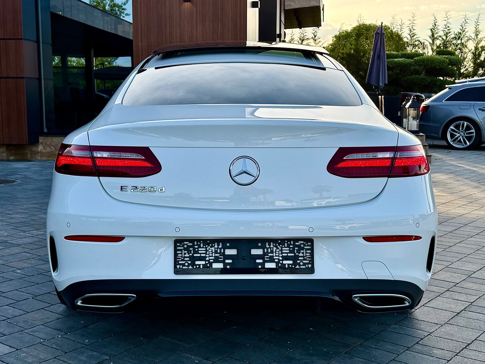 Mercedes-Benz E 220 AMG #PANORAM#DIGITAL#MultiBeam#HUD#CAM360#MEMORY#, снимка 6 - Автомобили и джипове - 54672958