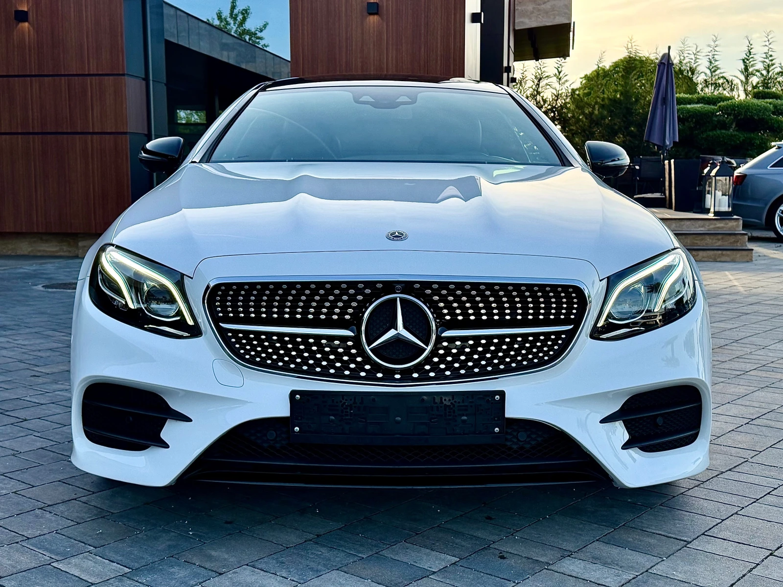 Mercedes-Benz E 220 AMG #PANORAM#DIGITAL#MultiBeam#HUD#CAM360#MEMORY#, снимка 5 - Автомобили и джипове - 54672958