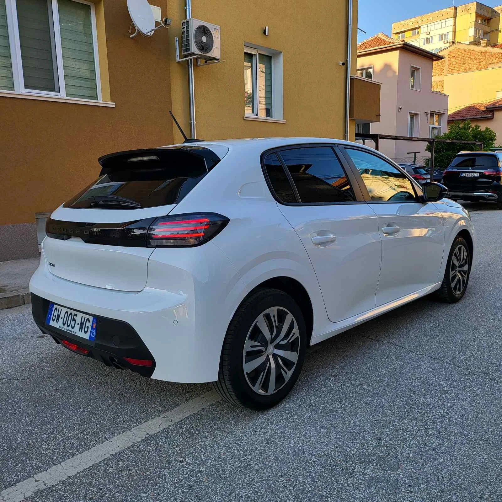 Peugeot 208 1.2 Бензин , снимка 8 - Автомобили и джипове - 54826176