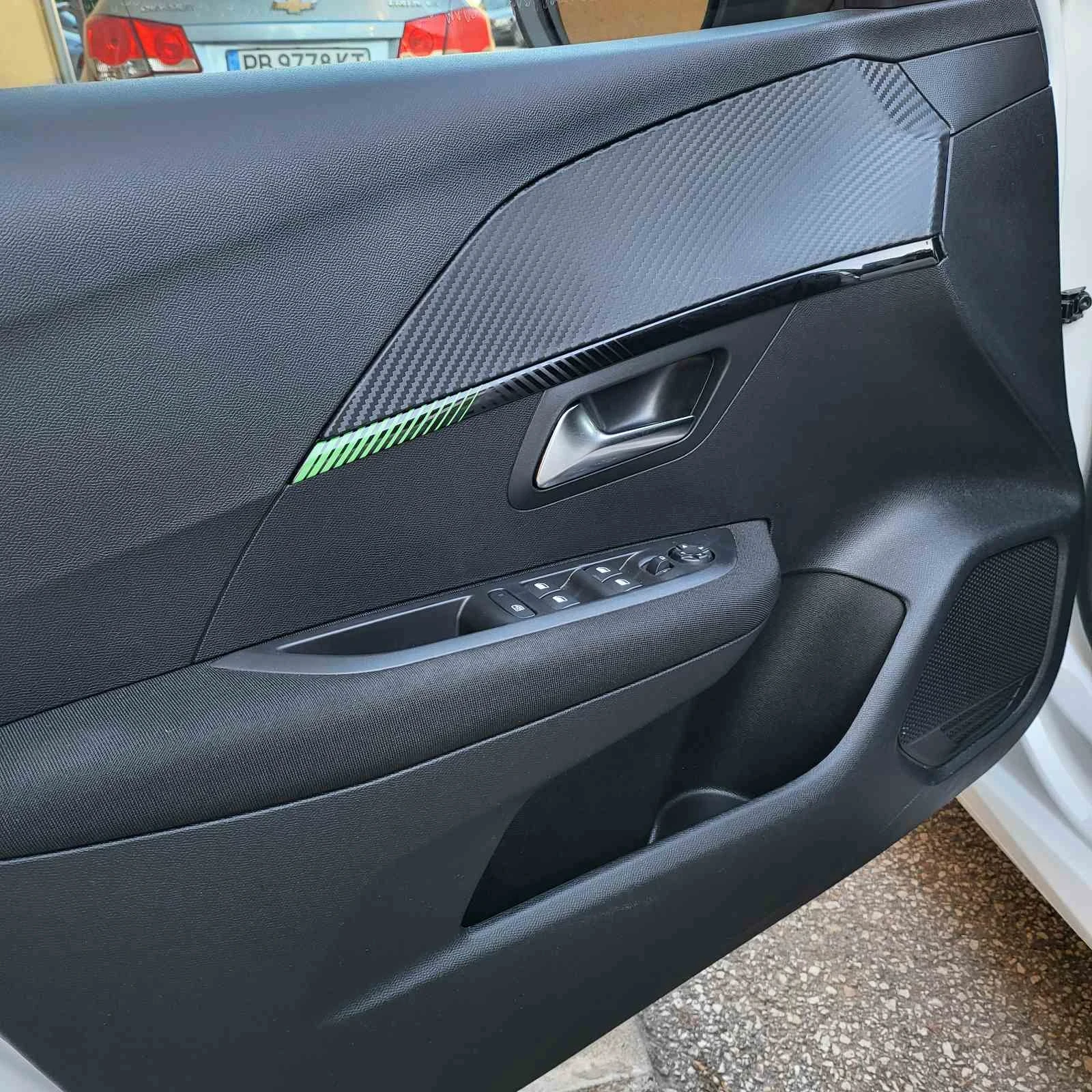 Peugeot 208 1.2 Бензин , снимка 11 - Автомобили и джипове - 54826176