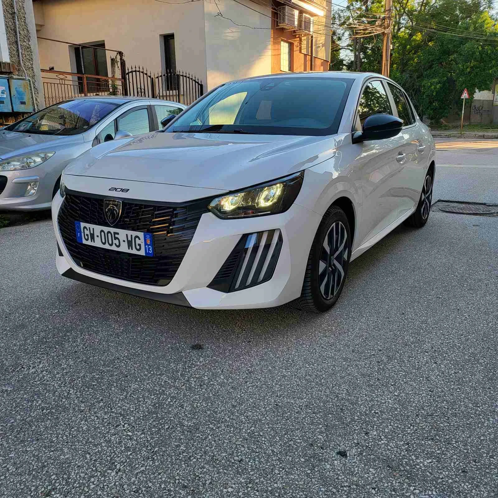 Peugeot 208 1.2 Бензин , снимка 5 - Автомобили и джипове - 54826176