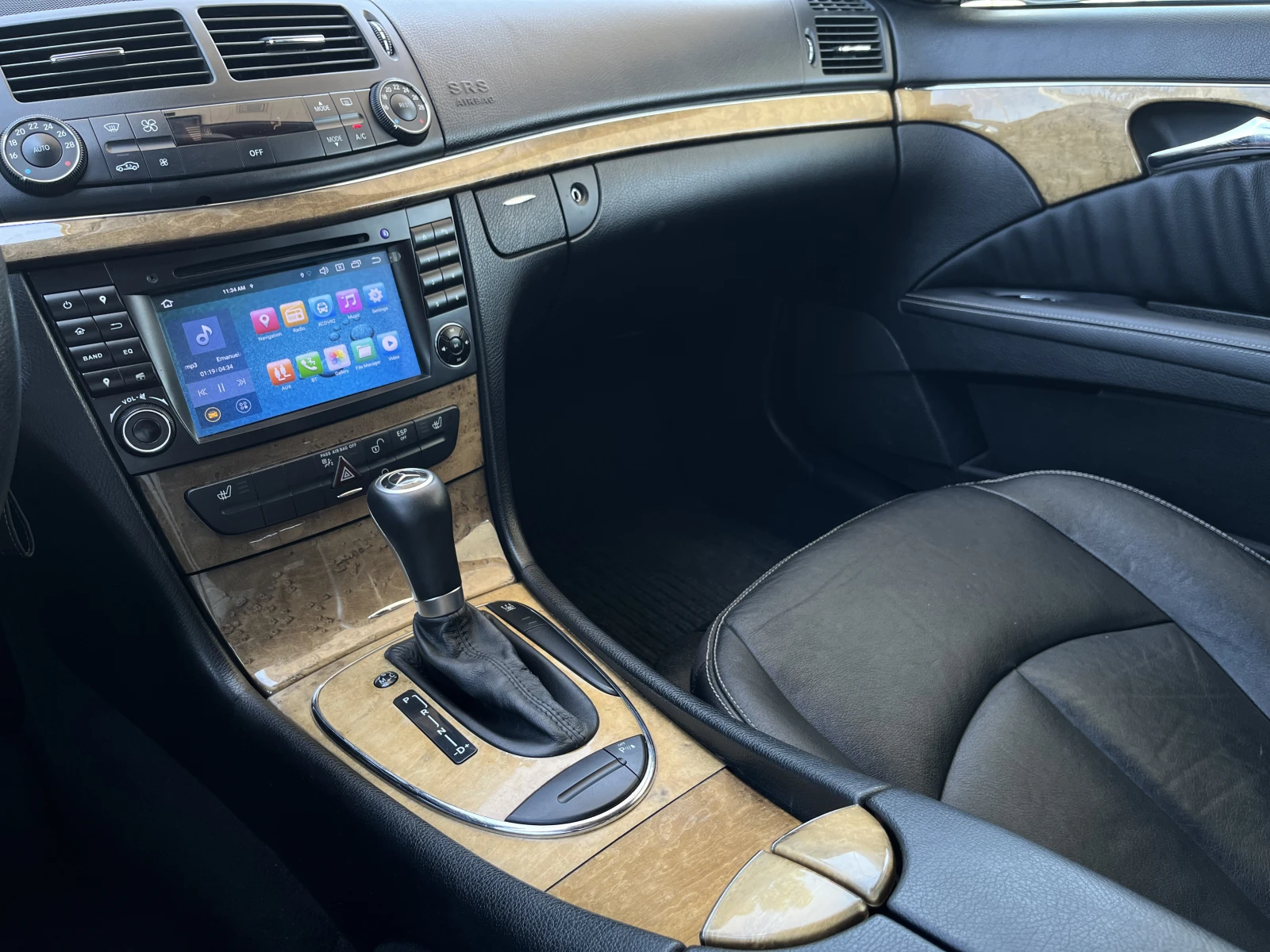 Mercedes-Benz E 320 CDI Avantgarde Sport Package , снимка 9 - Автомобили и джипове - 54996749