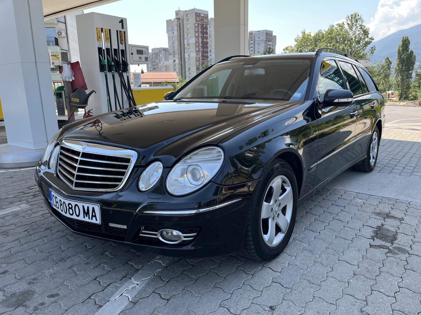 Mercedes-Benz E 320 CDI Avantgarde Sport Package , снимка 3 - Автомобили и джипове - 54996749